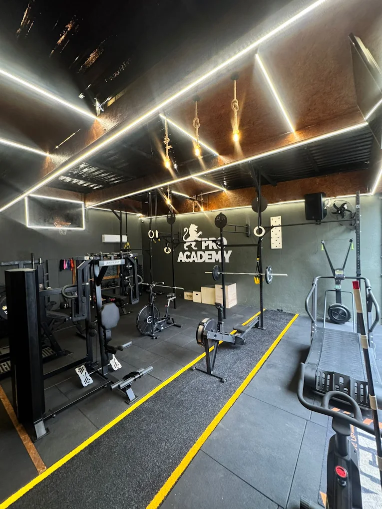 Sala funcional com identidade Pro Academy